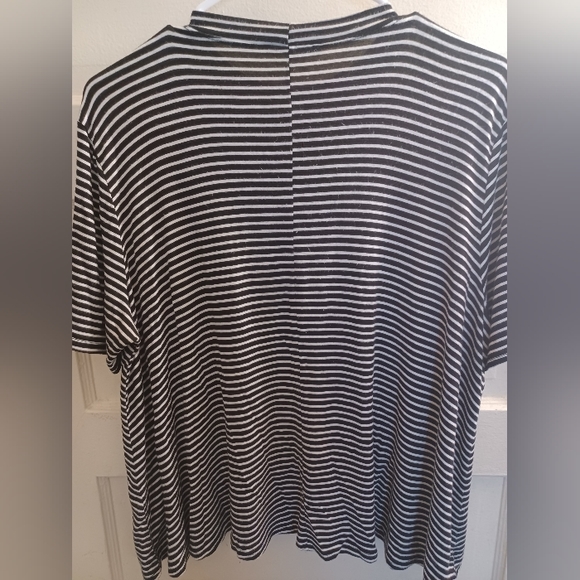 Forever 21 Top Striped Black And White - Picture 3 of 3